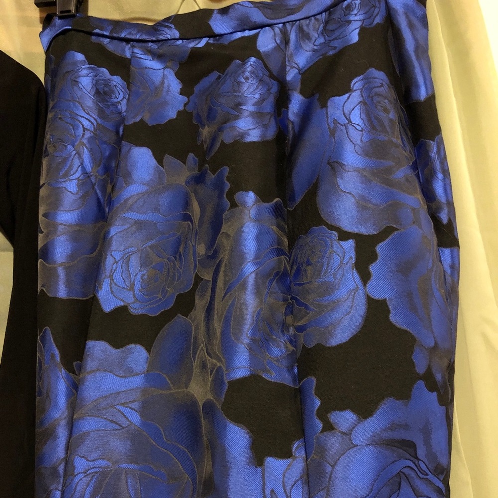 Dress on the RIGHT - Picture 5 of 7
